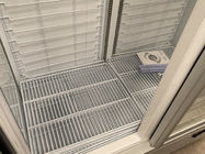 O fã que refrigera o único congelador da exposição da porta, auto degela verticalmente o congelador