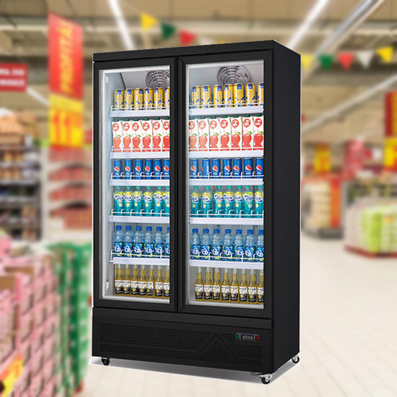 A porta de vidro dobro refrigerou verticalmente bebidas da mostra e o especialista das técnicas mercantís de vidro da porta do refrigerador das bebidas